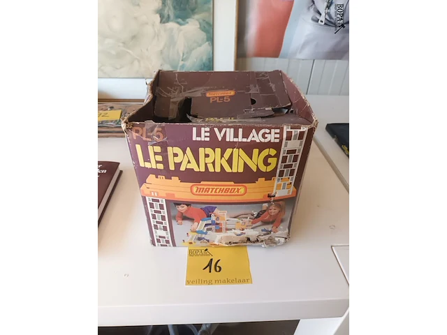 Lot 16 - autobaan matchbox - afbeelding 1 van  2