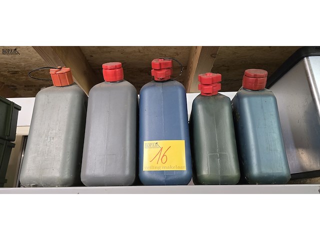 Lot 16 - bidons 5 stuks - afbeelding 1 van  1