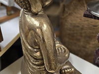 Lot 16 - boeddha goudkleurig in polyresin - afbeelding 2 van  2