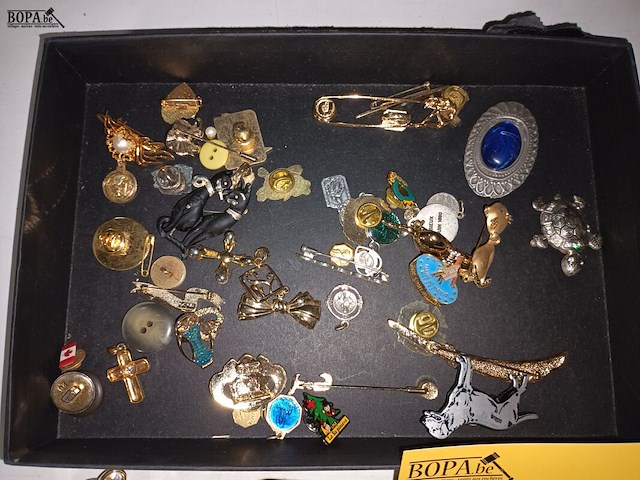 Lot 16 - broches. ca. 65 stuks - afbeelding 2 van  6