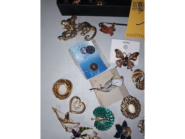Lot 16 - broches. ca. 65 stuks - afbeelding 3 van  6