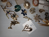 Lot 16 - broches. ca. 65 stuks - afbeelding 4 van  6