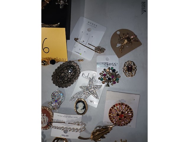 Lot 16 - broches. ca. 65 stuks - afbeelding 6 van  6