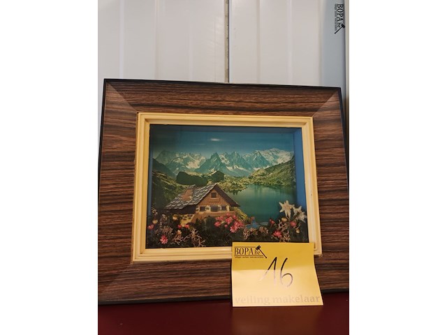 Lot 16 - diorama berglandschap - afbeelding 1 van  2