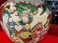Lot 16 - geglazuurde chinese pot