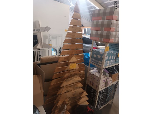 Lot 16 - kerstbomen. 7 stuks - afbeelding 1 van  4