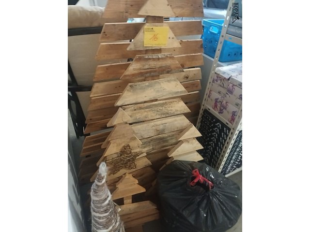 Lot 16 - kerstbomen. 7 stuks - afbeelding 2 van  4