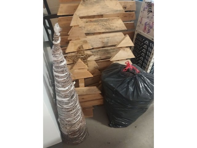 Lot 16 - kerstbomen. 7 stuks - afbeelding 3 van  4