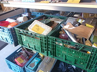 Lot 16 - keukengerei. 3 bakken - afbeelding 2 van  5