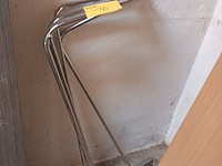 Lot 16 - kledinghaakroedes. 4 stuks