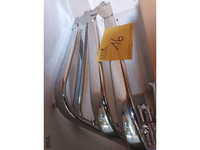 Lot 16 - kledinghaakroedes. 4 stuks - afbeelding 2 van  2