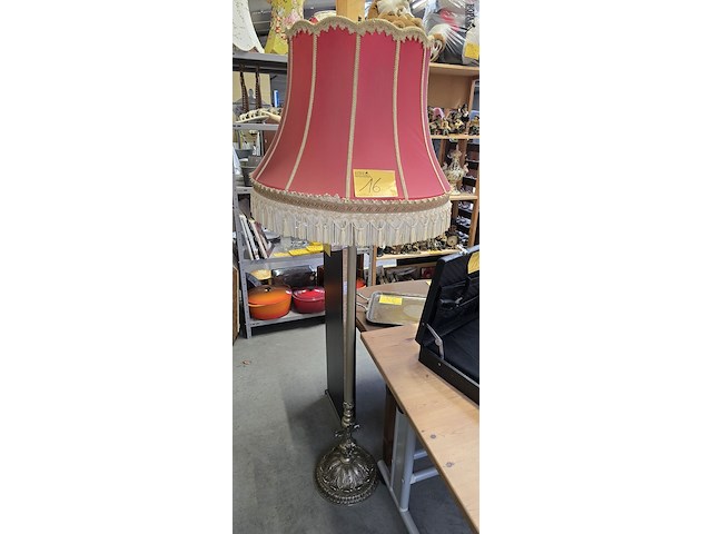 Lot 16 - koperen staanlamp - afbeelding 1 van  3