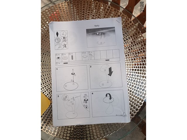 Lot 16 - kruk, tafeltje en hekje - afbeelding 4 van  7