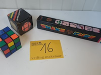 Lot 16 - kubus en snake cube. 3 stuks