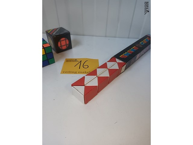 Lot 16 - kubus en snake cube. 3 stuks - afbeelding 4 van  4