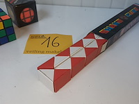 Lot 16 - kubus en snake cube. 3 stuks - afbeelding 4 van  4