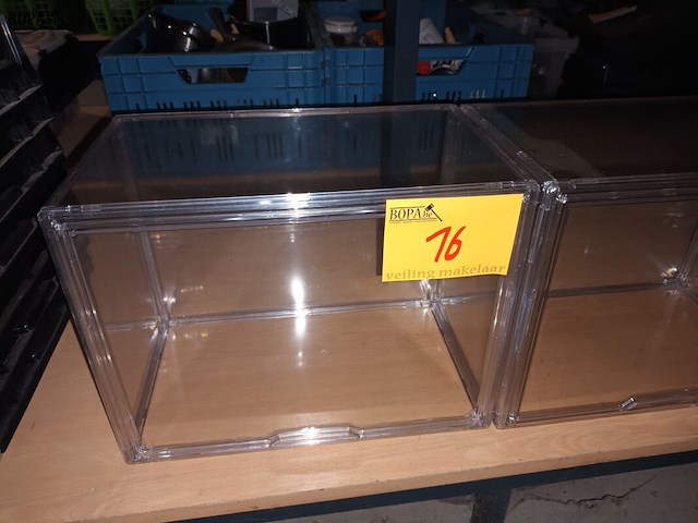 Lot 16 - kunststof opbergbox. 2 stuks - afbeelding 3 van  3