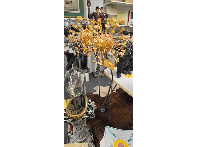 Lot 16 - kunstwerk corona - afbeelding 1 van  3