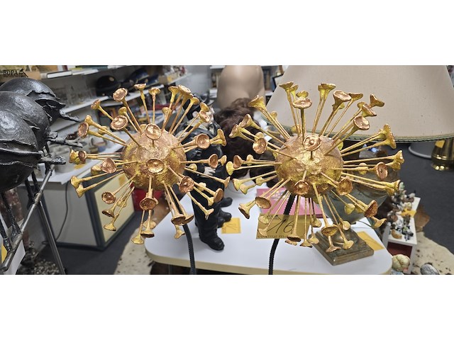 Lot 16 - kunstwerk corona - afbeelding 2 van  3