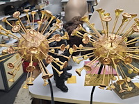 Lot 16 - kunstwerk corona - afbeelding 2 van  3