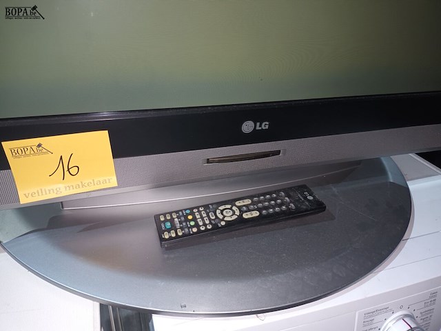 Lot 16 - lcd tv lg 105 cm - afbeelding 2 van  3