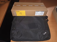 Lot 16 - lenovo thinkpad docking station en tas - afbeelding 1 van  3