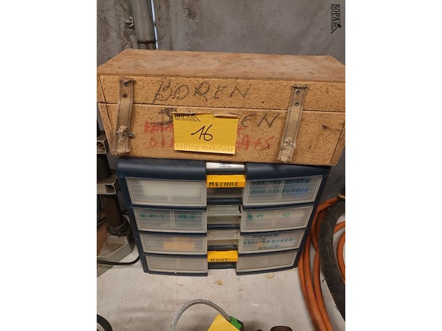 Lot 16 - materiaalkoffer met boren. 2 stuks - afbeelding 1 van  6