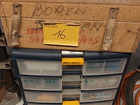Lot 16 - materiaalkoffer met boren. 2 stuks