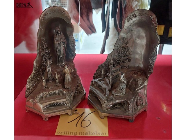 Lot 16 - muziekdoos lourdes, 2 stuks - afbeelding 1 van  3