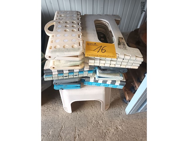 Lot 16 - opstapjes. 7 stuks - afbeelding 1 van  3