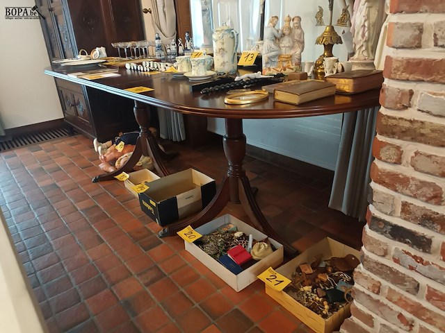 Lot 16 - ovalen tafel - afbeelding 1 van  3