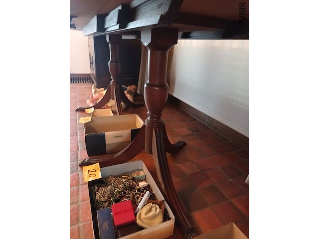Lot 16 - ovalen tafel - afbeelding 3 van  3