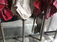 Lot 16 - parasol met voet - afbeelding 2 van  3