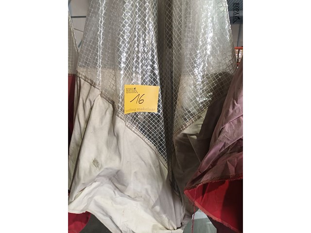 Lot 16 - parasol met voet - afbeelding 3 van  3