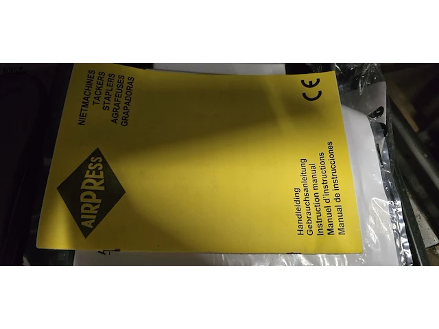 Lot 16 - pneumatische nagelschieter airpress - afbeelding 5 van  5