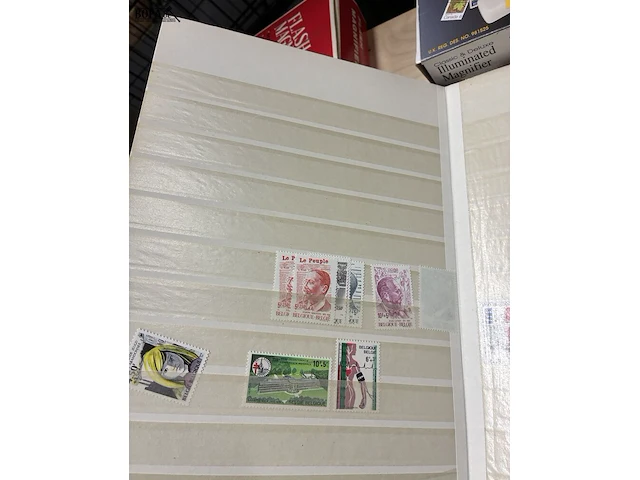 Lot 16 - postzegelverzameling met vergrootglas - afbeelding 4 van  6