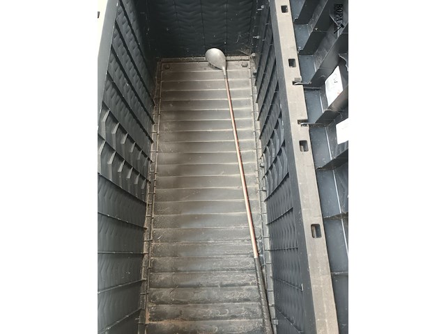 Lot 16 - pvc tuinkist - afbeelding 3 van  3
