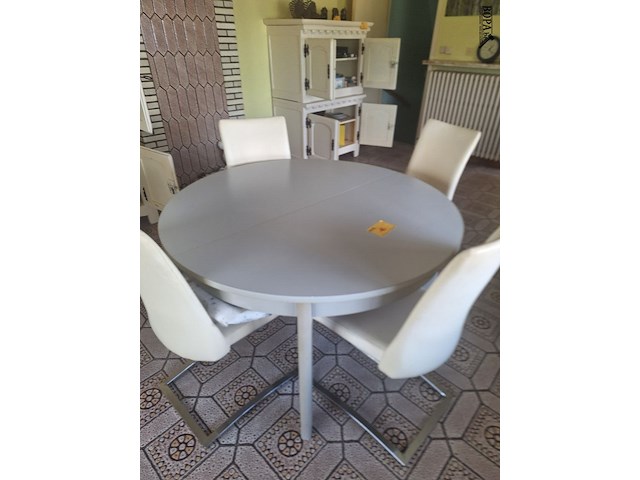 Lot 16 - ronde tafel met 4 stoelen - afbeelding 1 van  4