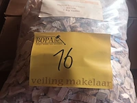 Lot 16 - rookhout snippers beuk 1 kg. 13 stuks - afbeelding 2 van  3