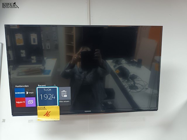 Lot 16 - samsung tv met wandbeugel - afbeelding 1 van  4