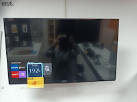 Lot 16 - samsung tv met wandbeugel