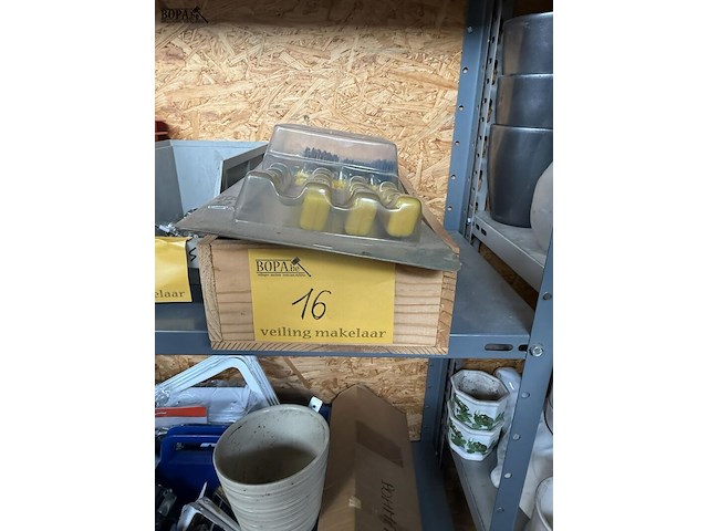 Lot 16 - staalborstels verschillende soorten - afbeelding 2 van  3