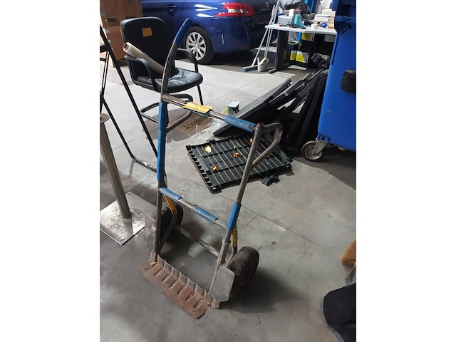 Lot 16 - steekwagen - afbeelding 1 van  3