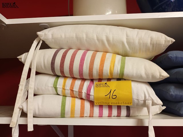 Lot 16 - stoelkussen. 4 stuks - afbeelding 1 van  2