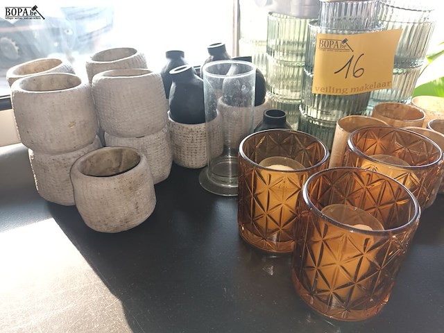 Lot 16 - theelichthouders en theelichten - afbeelding 1 van  3