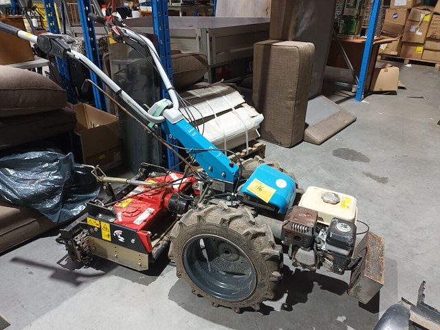 Lot 16 - tweewielige tractor met rotoreg - afbeelding 1 van  6