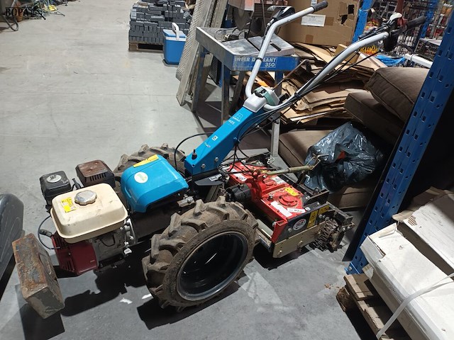 Lot 16 - tweewielige tractor met rotoreg - afbeelding 5 van  6