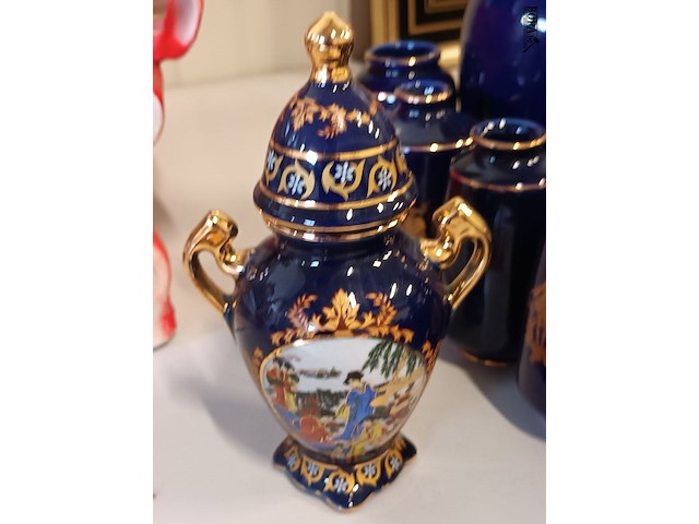 Lot 16 - vaasjes in kobalt blauw. 20 stuks - afbeelding 8 van  8