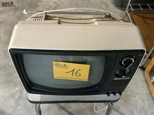Lot 16 - vintage draagbare tv '70/'80 - afbeelding 2 van  2