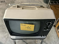 Lot 16 - vintage draagbare tv '70/'80 - afbeelding 2 van  2